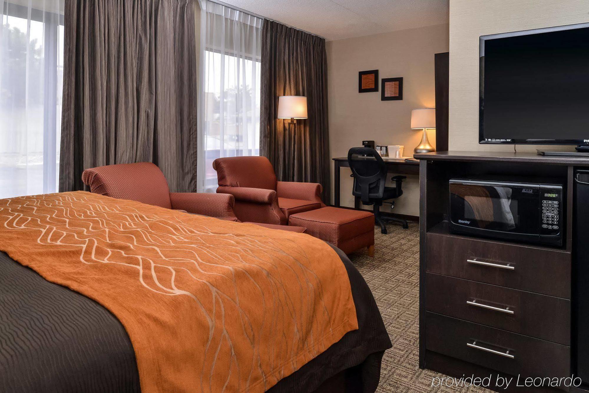 Comfort Inn Brampton Exterior photo