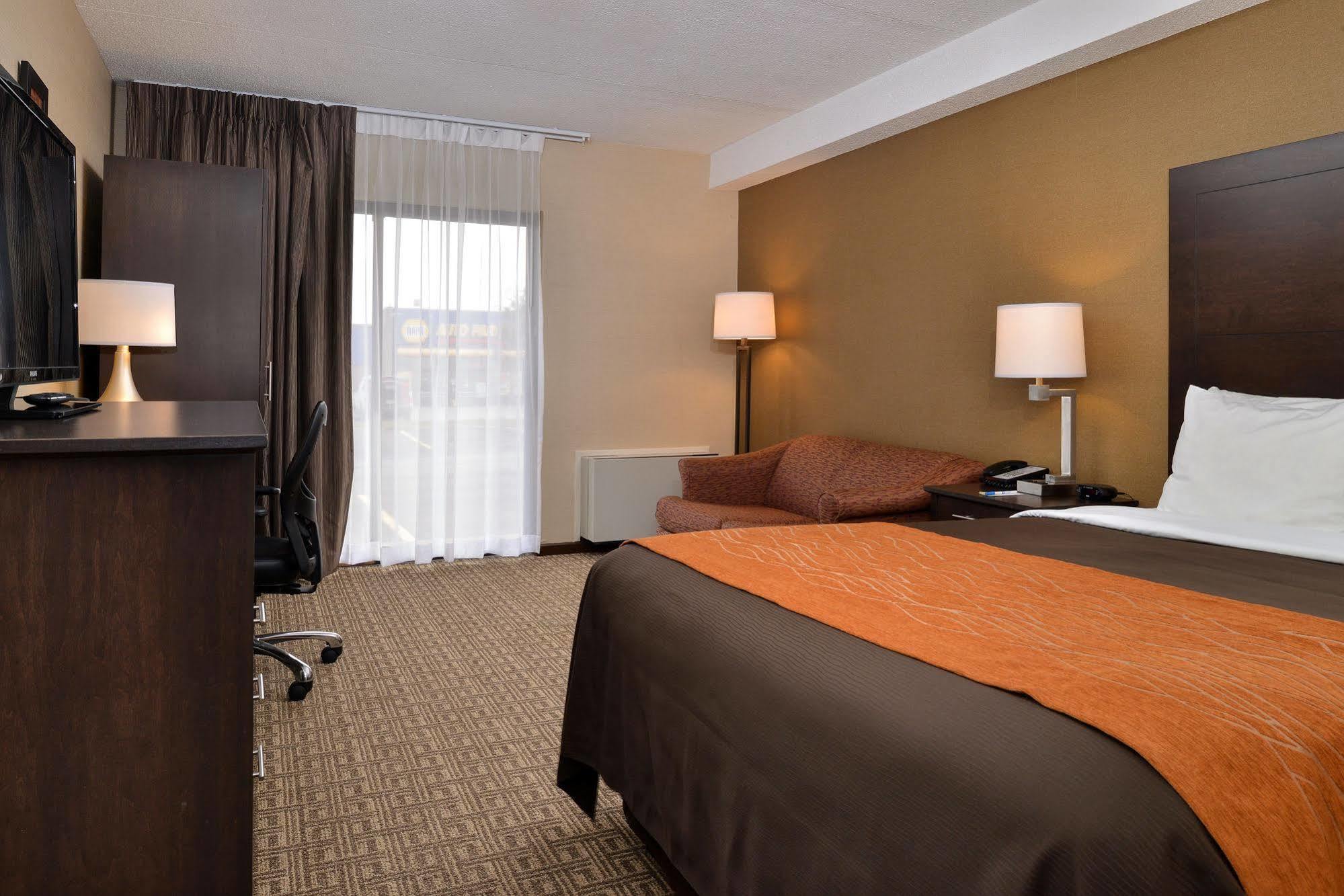 Comfort Inn Brampton Exterior photo