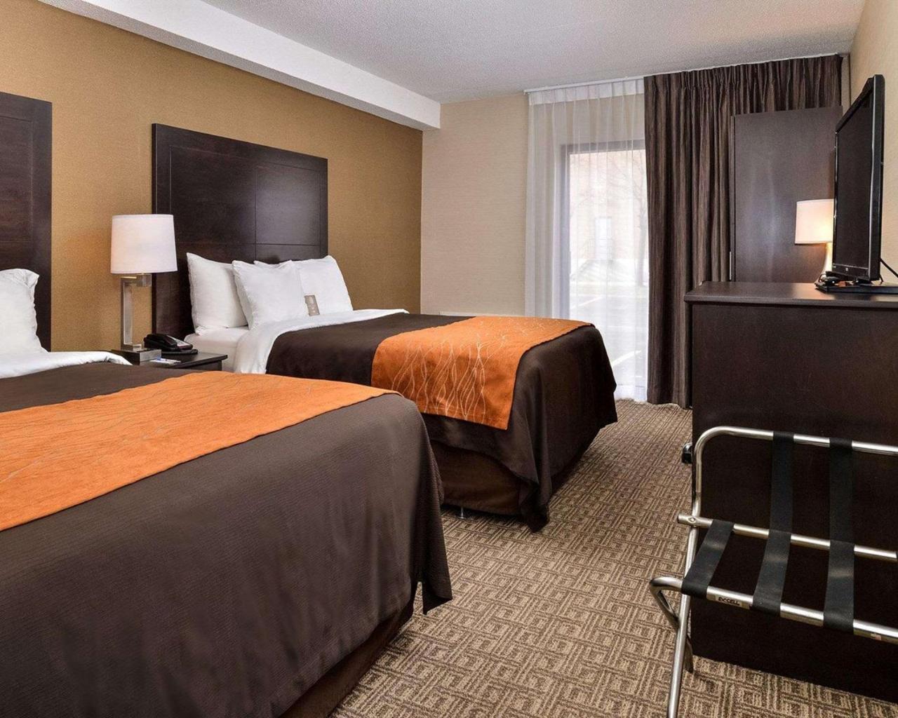 Comfort Inn Brampton Exterior photo