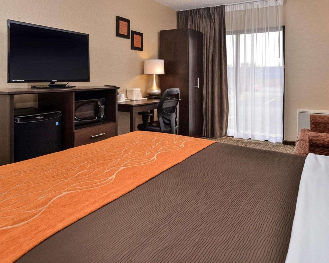 Comfort Inn Brampton Exterior photo