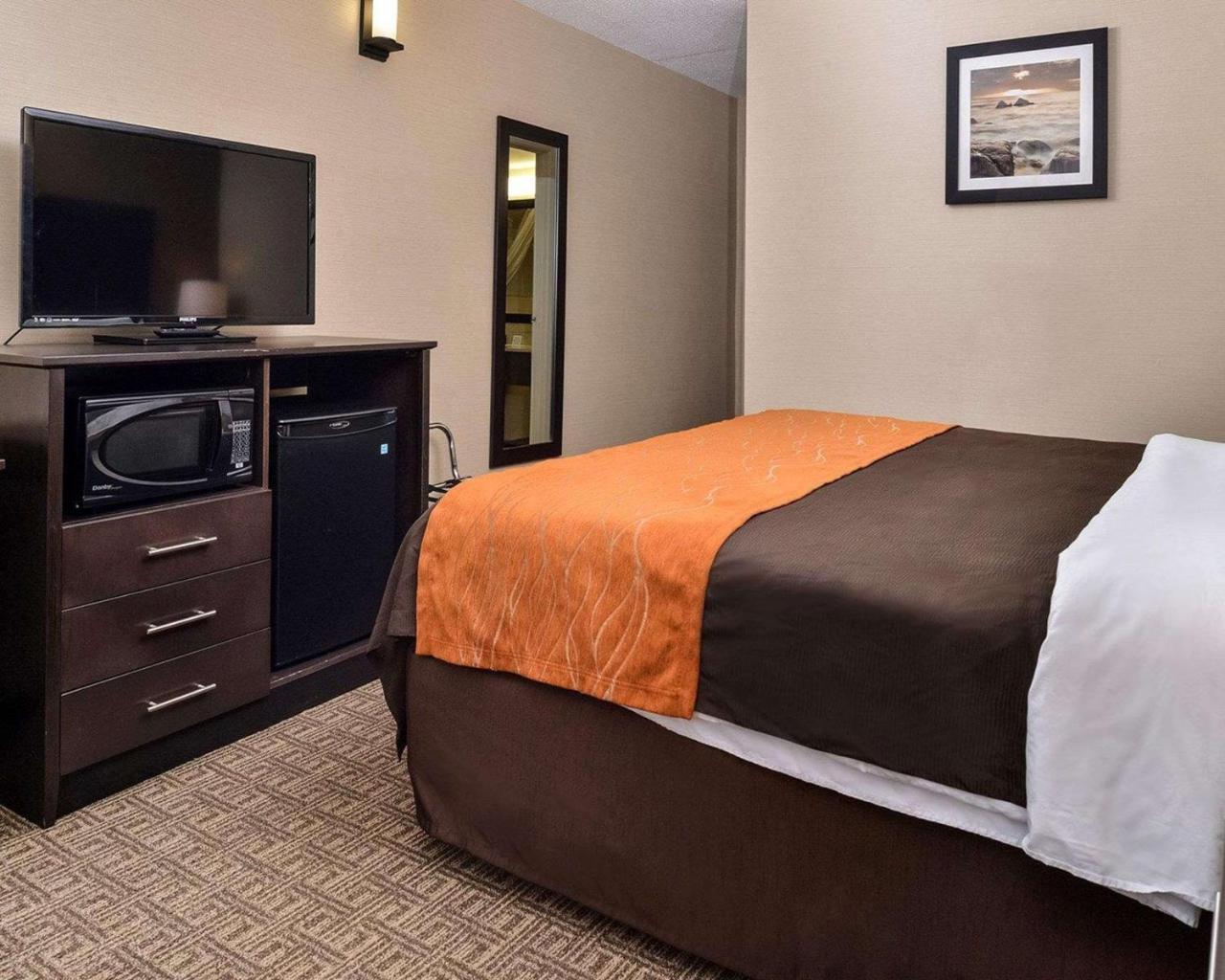 Comfort Inn Brampton Exterior photo