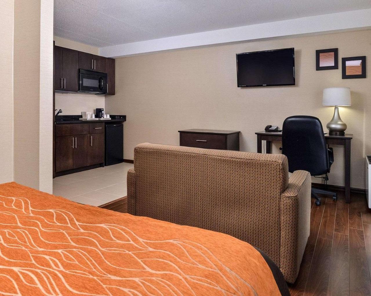 Comfort Inn Brampton Exterior photo