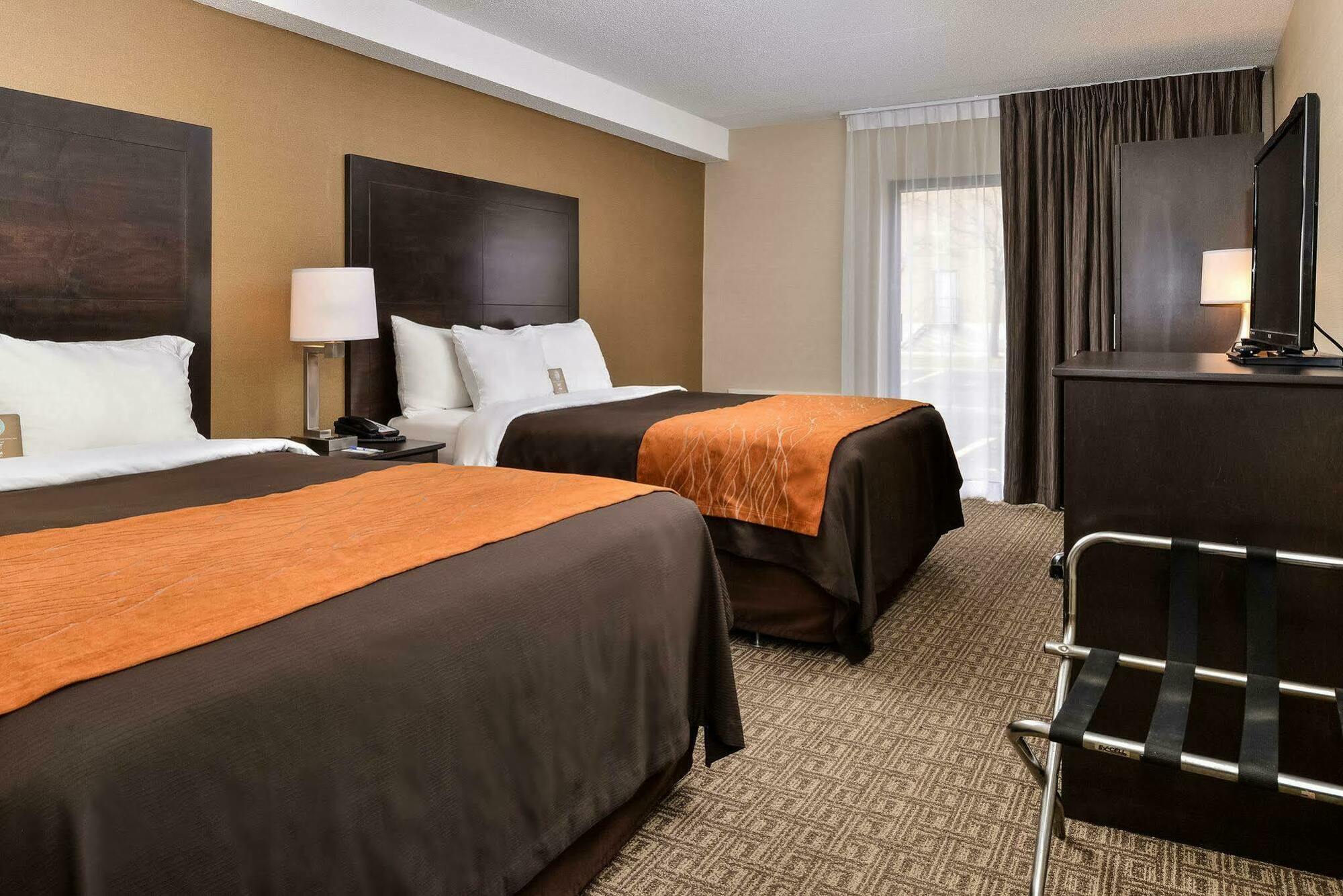 Comfort Inn Brampton Exterior photo