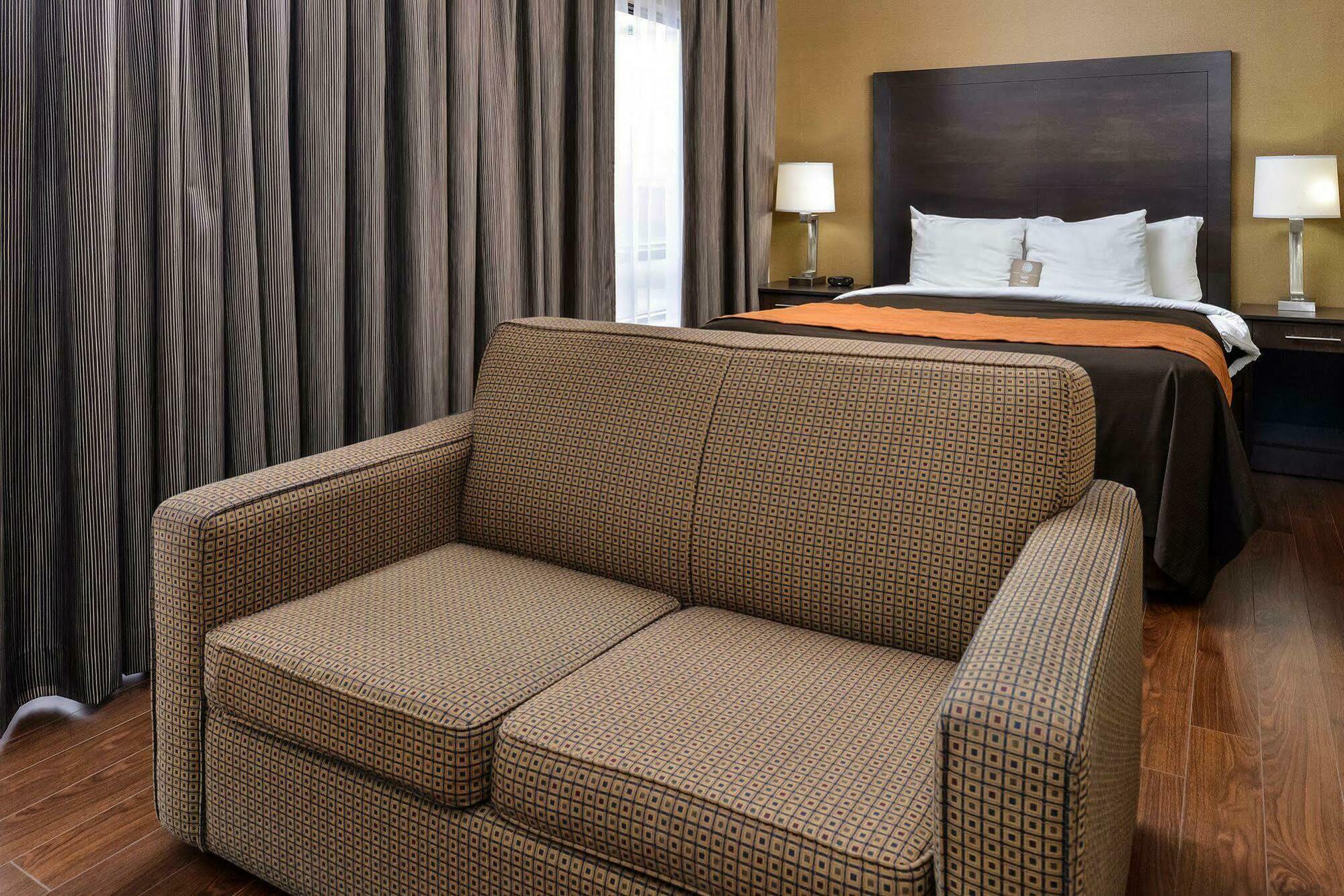 Comfort Inn Brampton Exterior photo