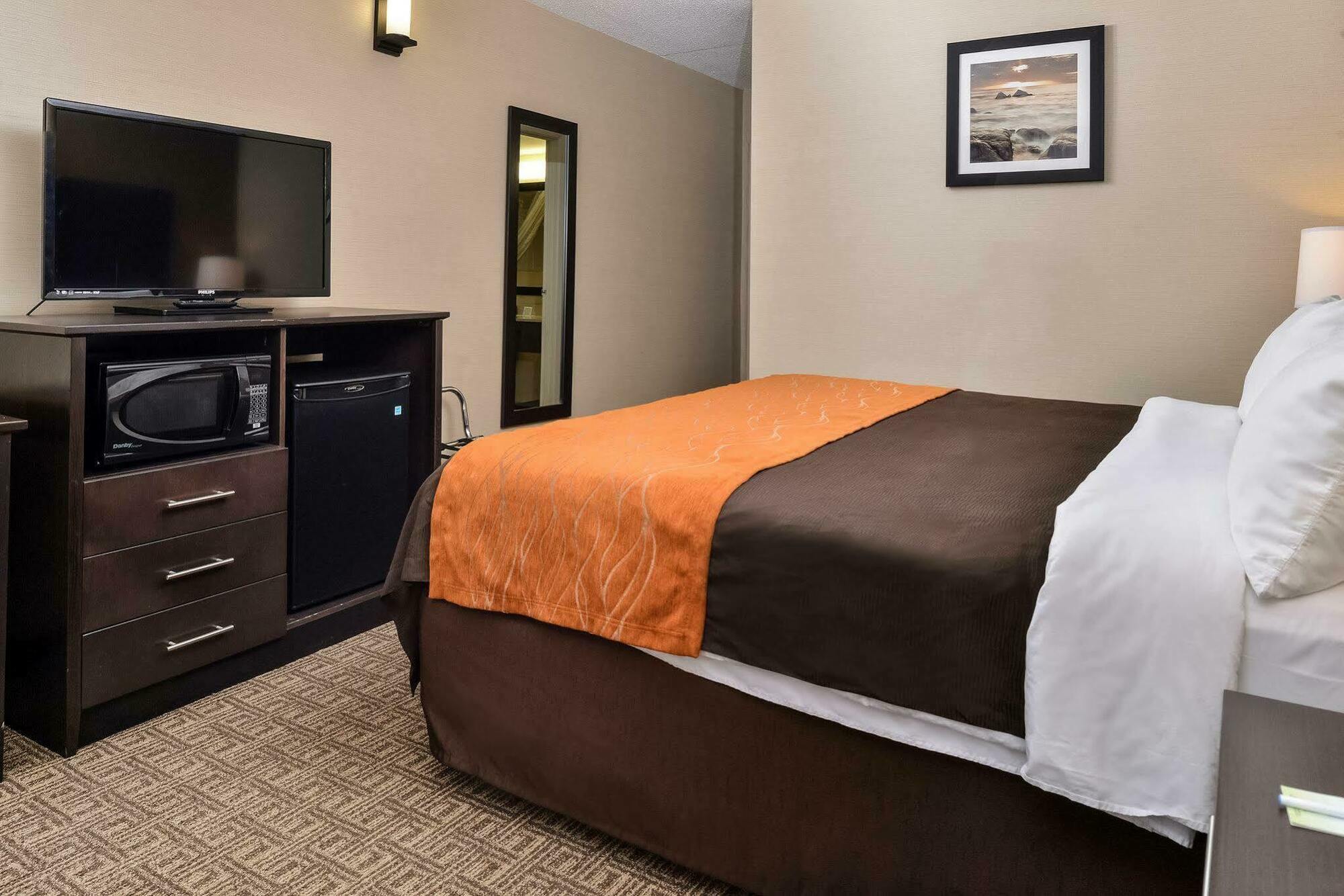 Comfort Inn Brampton Exterior photo