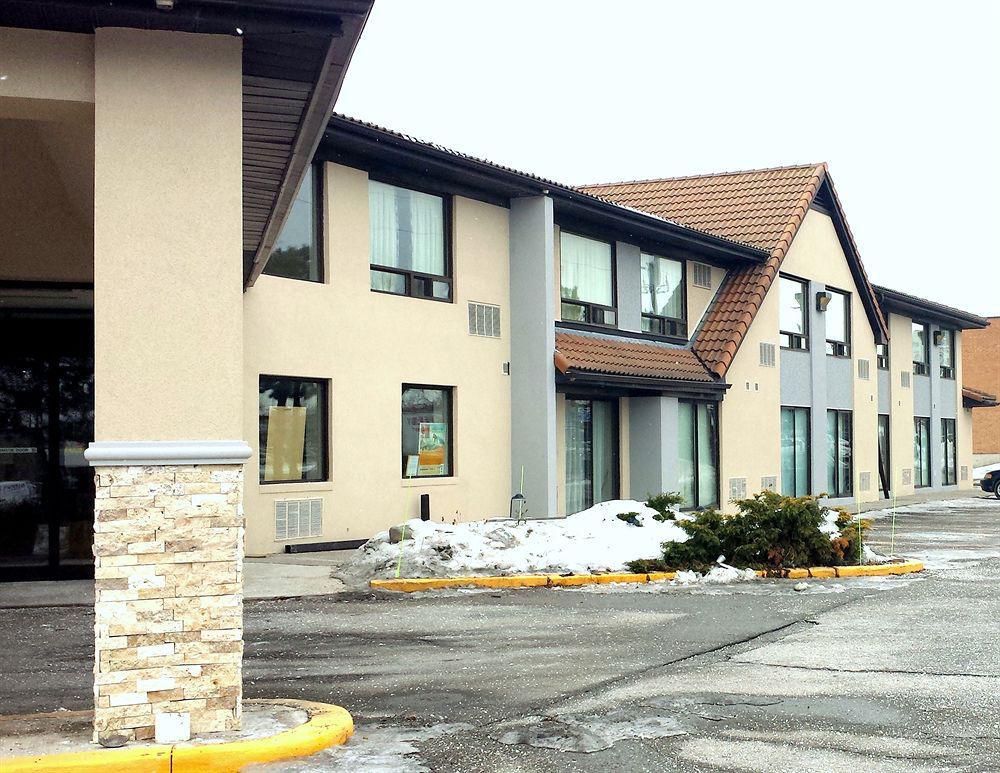 Comfort Inn Brampton Exterior photo